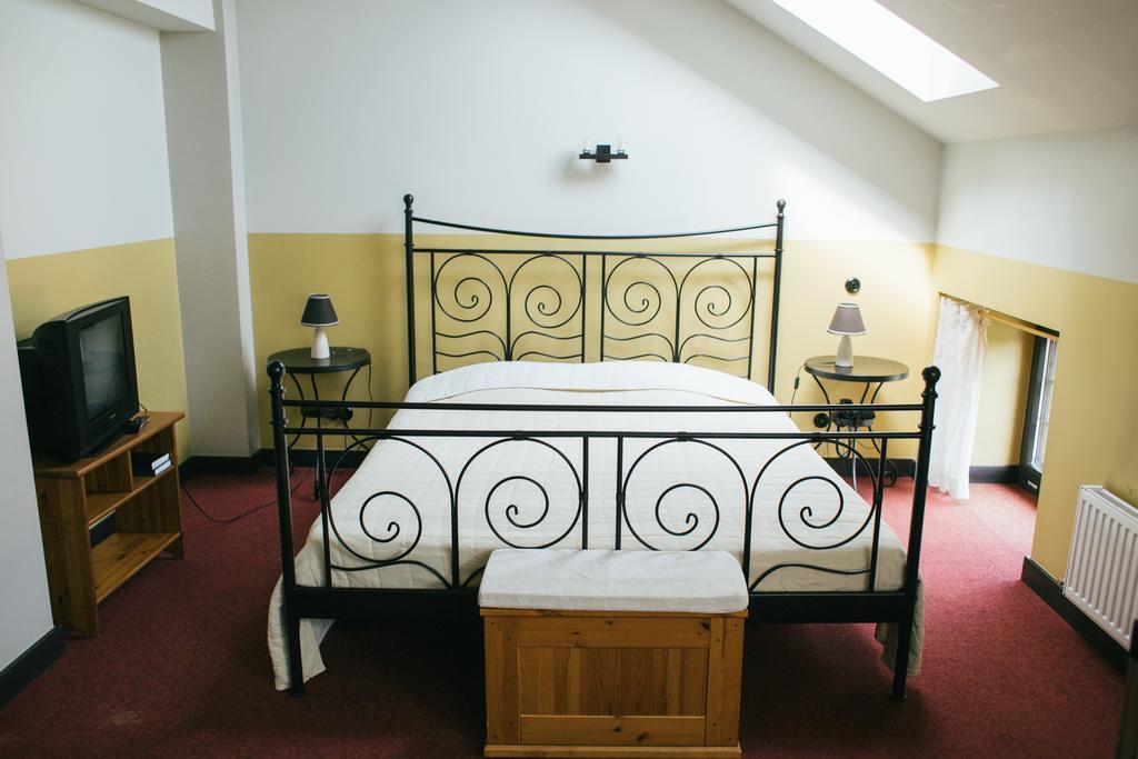 Hotel Kuldigas Metropole Chambre photo